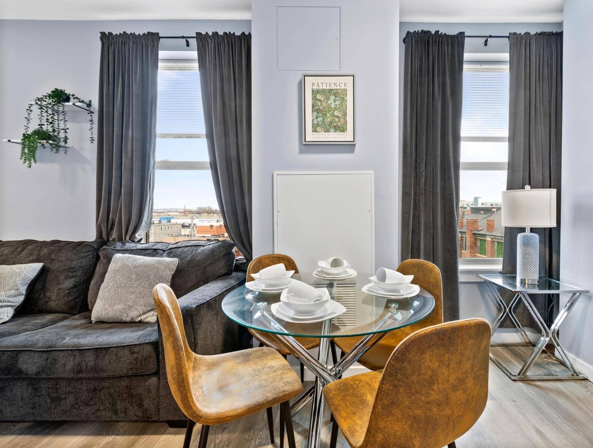 Furnished Apartments Near Encore Everett Room photo