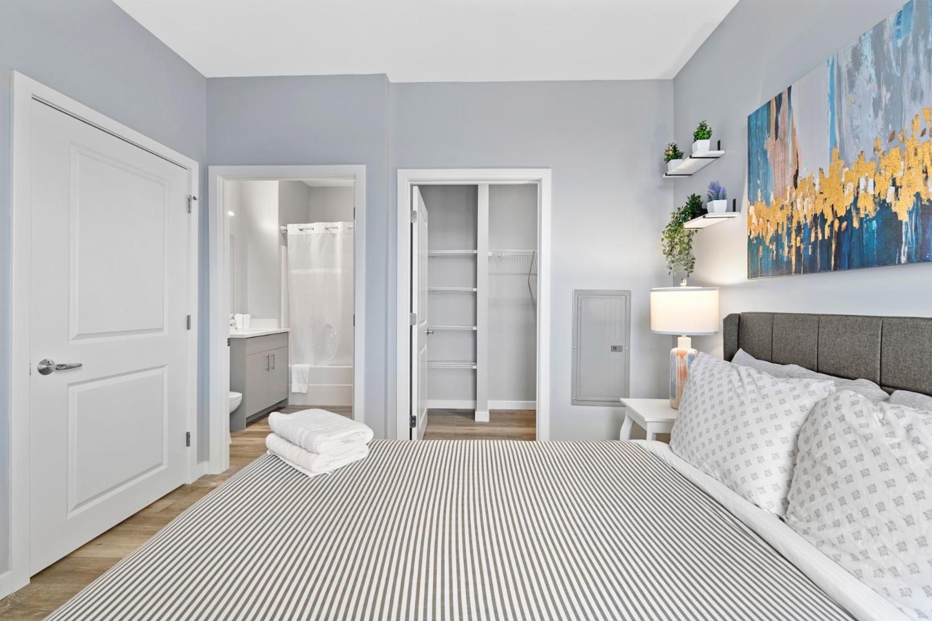 Furnished Apartments Near Encore Everett Room photo