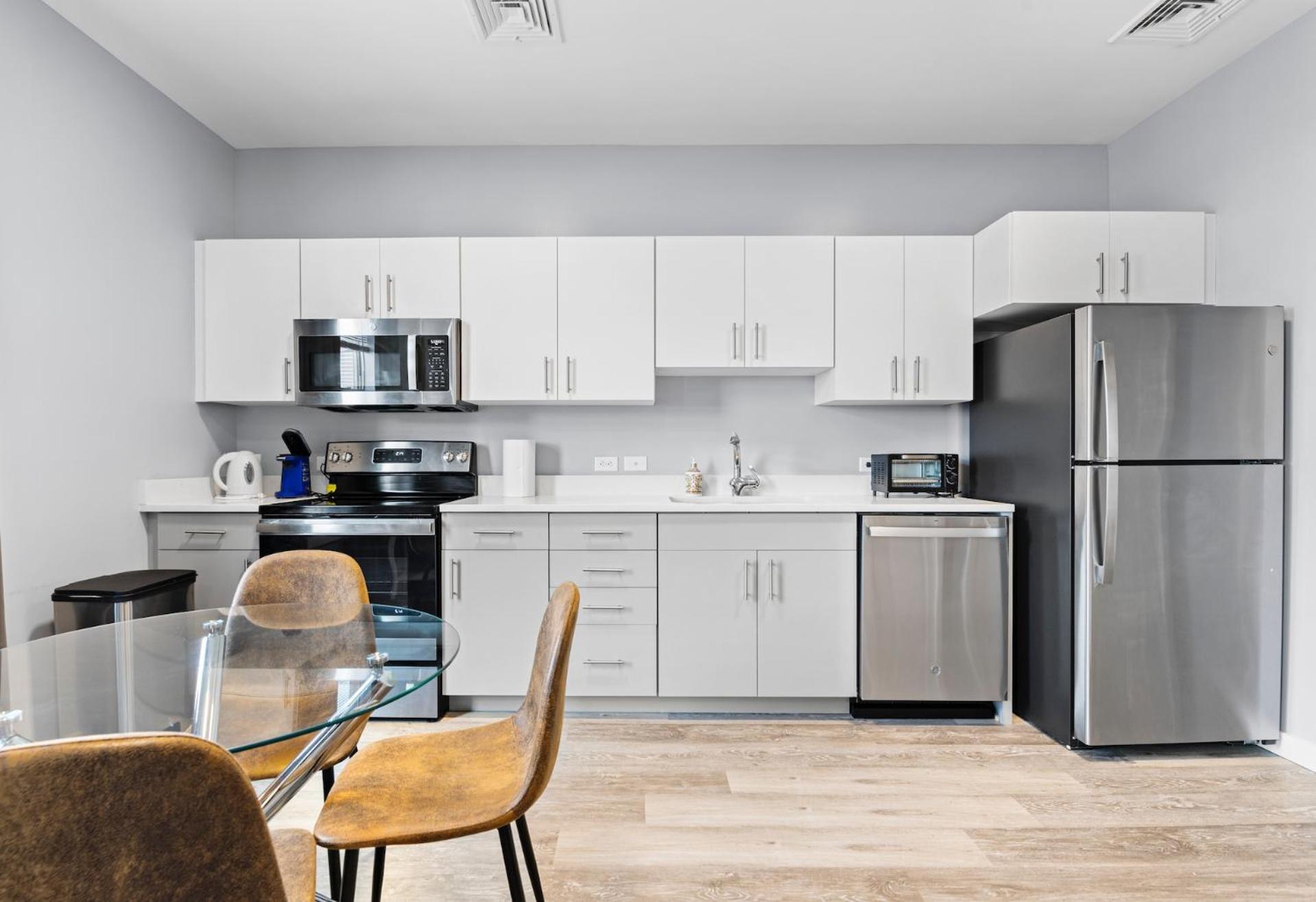 Furnished Apartments Near Encore Everett Room photo